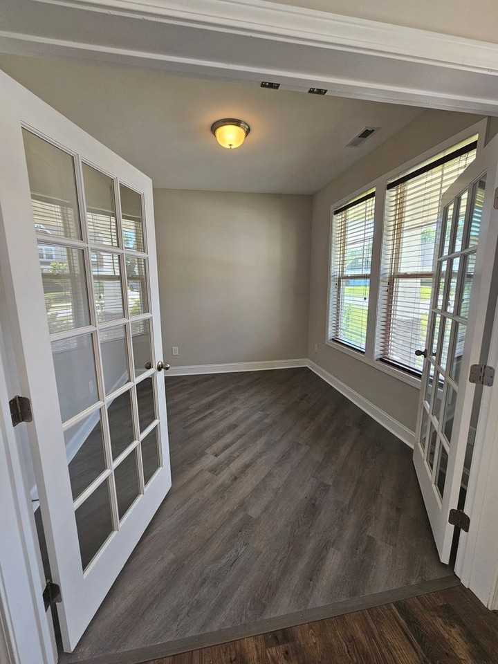 533 Stonebriar Ave - Photo 3 of 22