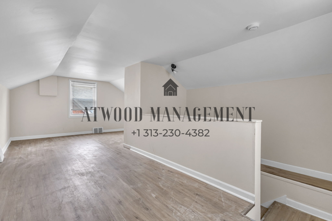 11397 Whitcomb St - Photo 7 of 12