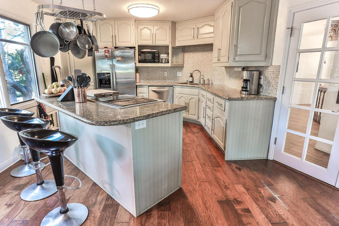 1769 Ivy Rd - Photo 6 of 21