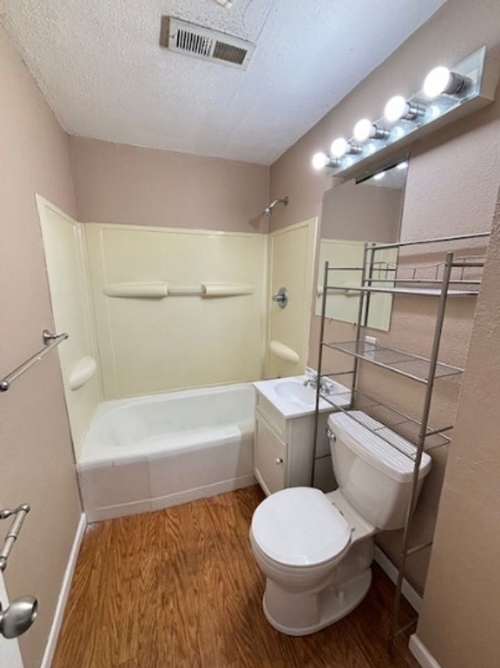 705 Roselyn Dr - Photo 6 of 8