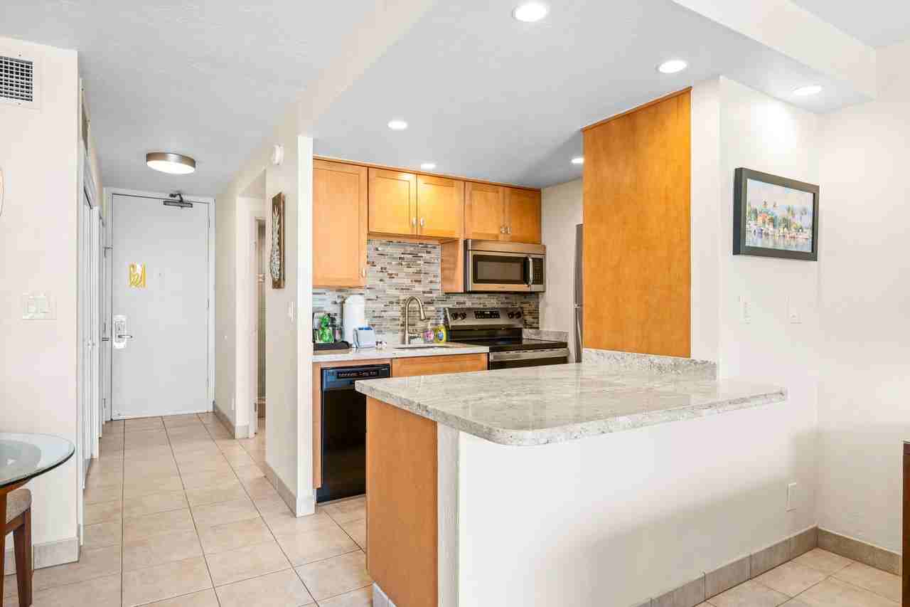 475 Front St - Photo 2 of 13