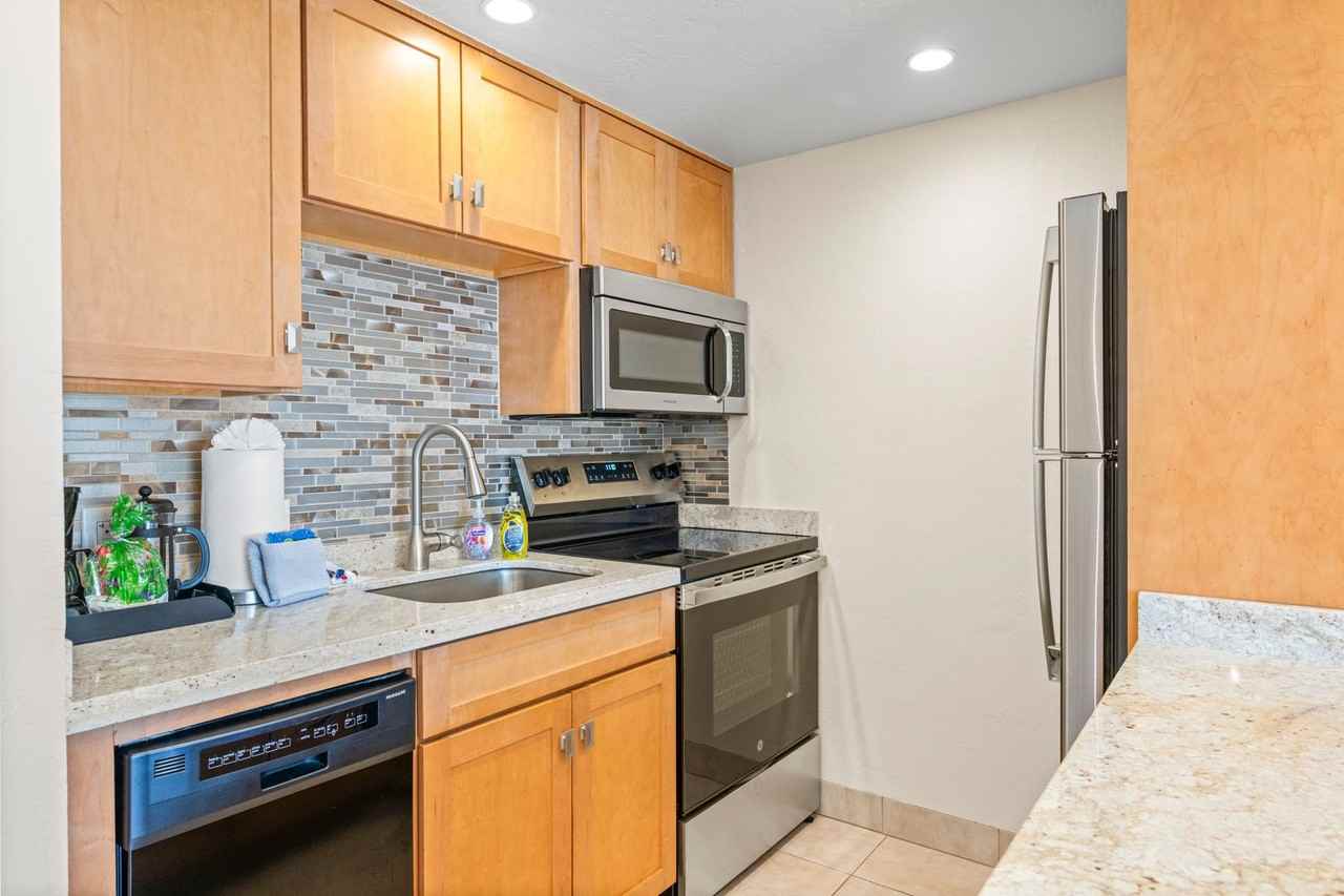 475 Front St - Photo 3 of 13