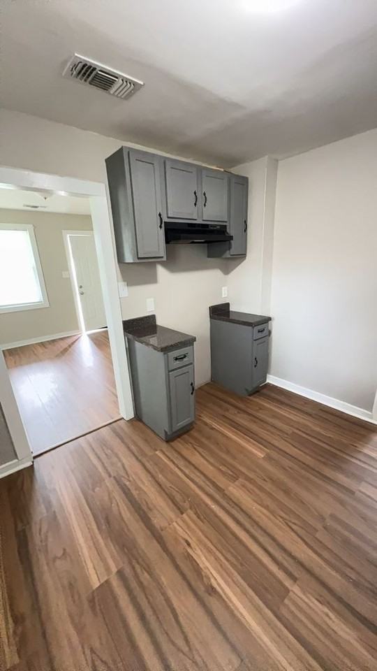 1319 Nicholas St - Photo 5 of 12