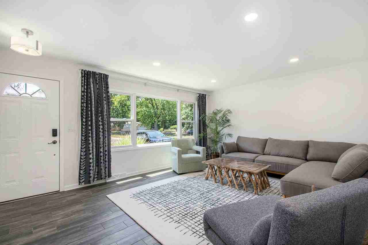 2601 Paulmar Ave - Photo 4 of 27