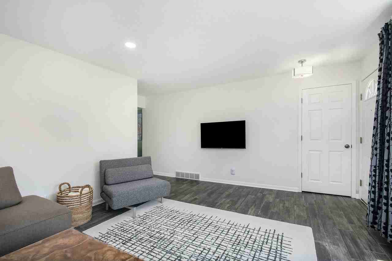 2601 Paulmar Ave - Photo 5 of 27