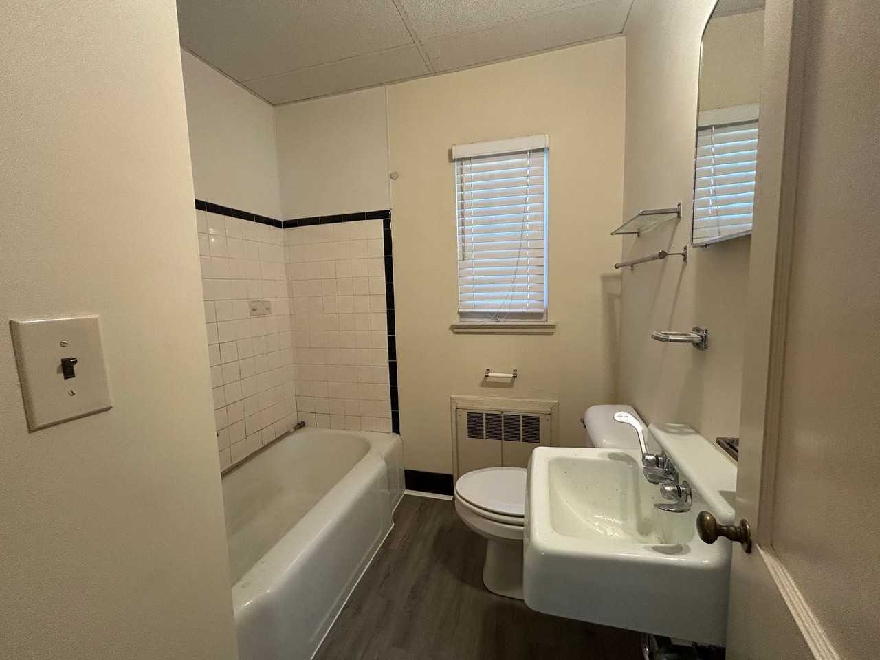 2509 Miller Park Cir Apt A - Photo 6 of 10