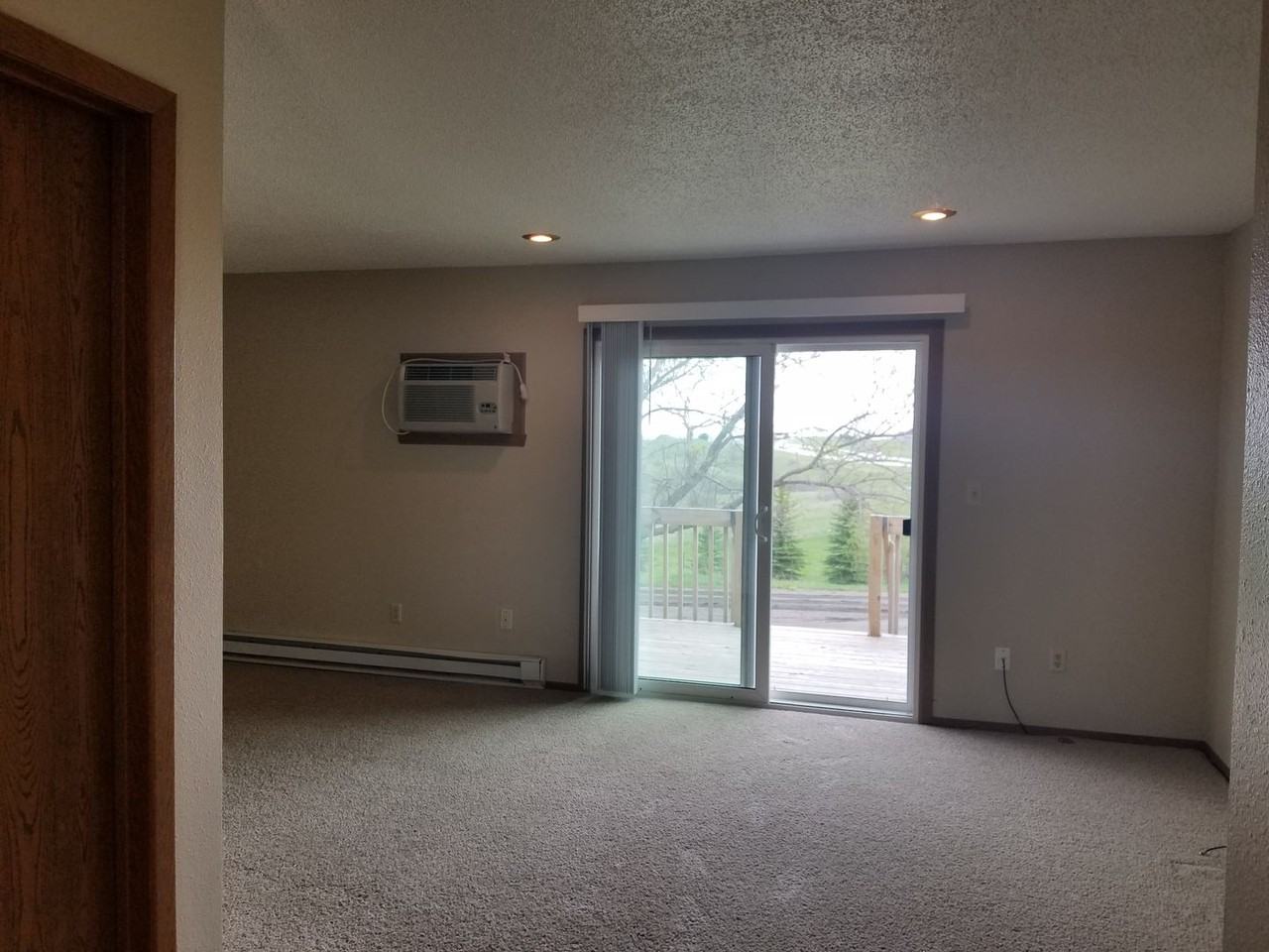 900 9th Ave Se - Photo 2 of 5