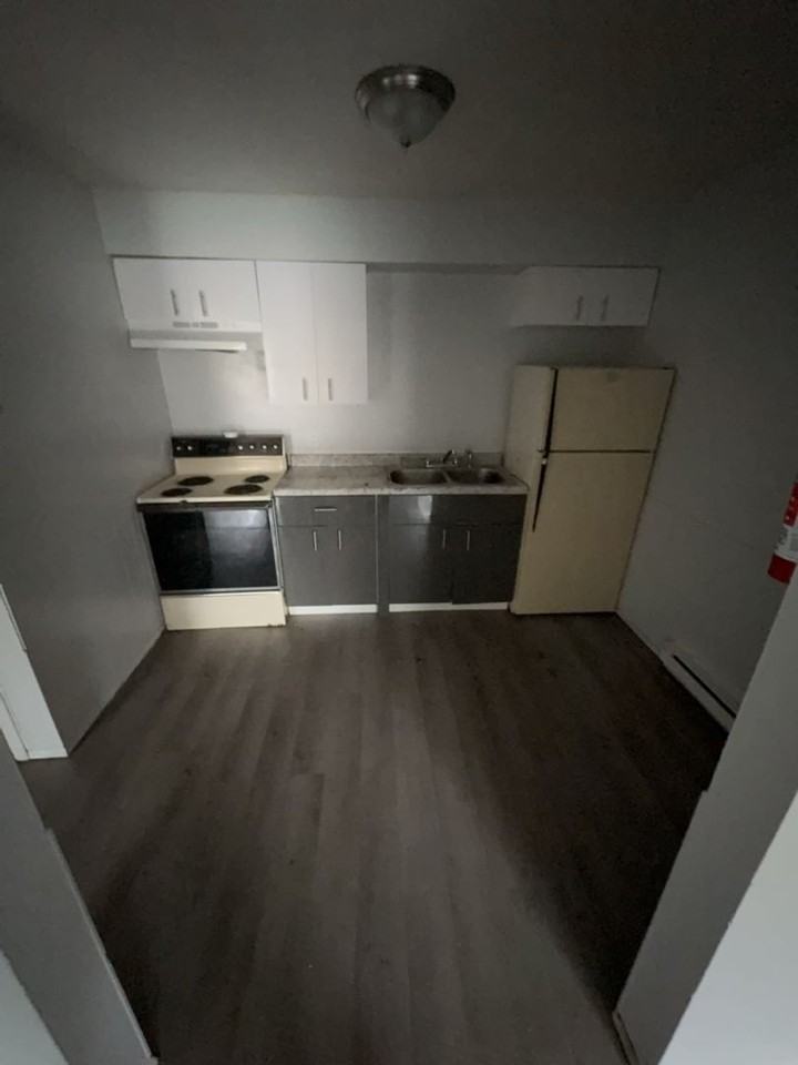 1520 Brooke Park Dr, Toledo OH 43612 - Photo 3 of 28