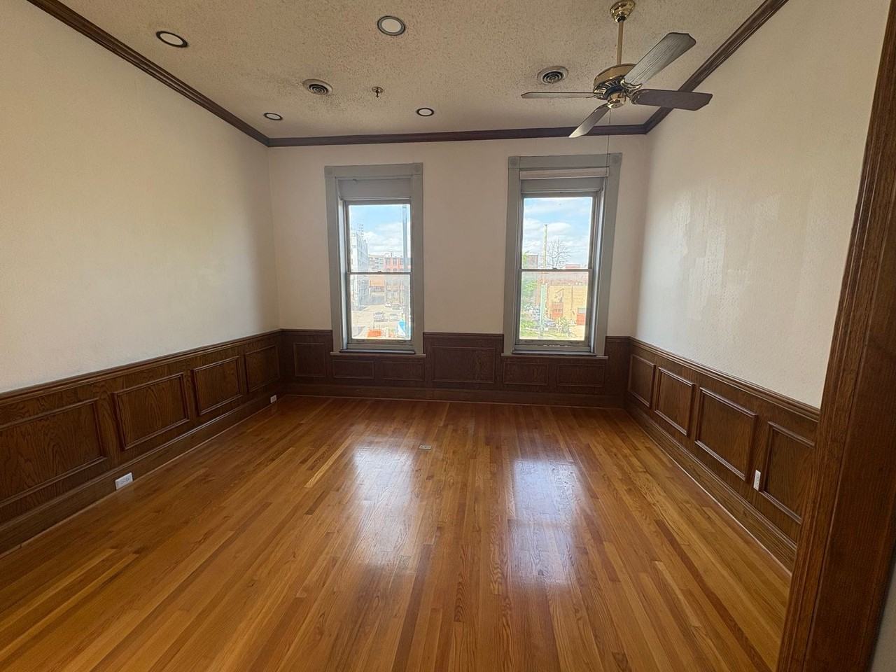 110 W Summit Hill Dr - Photo 7 of 27