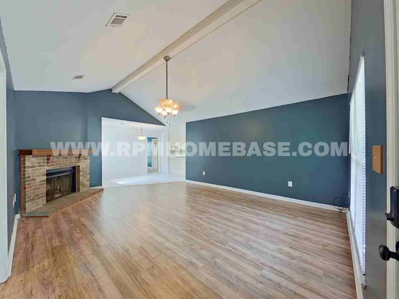 113 Springwood Cir - Photo 2 of 19