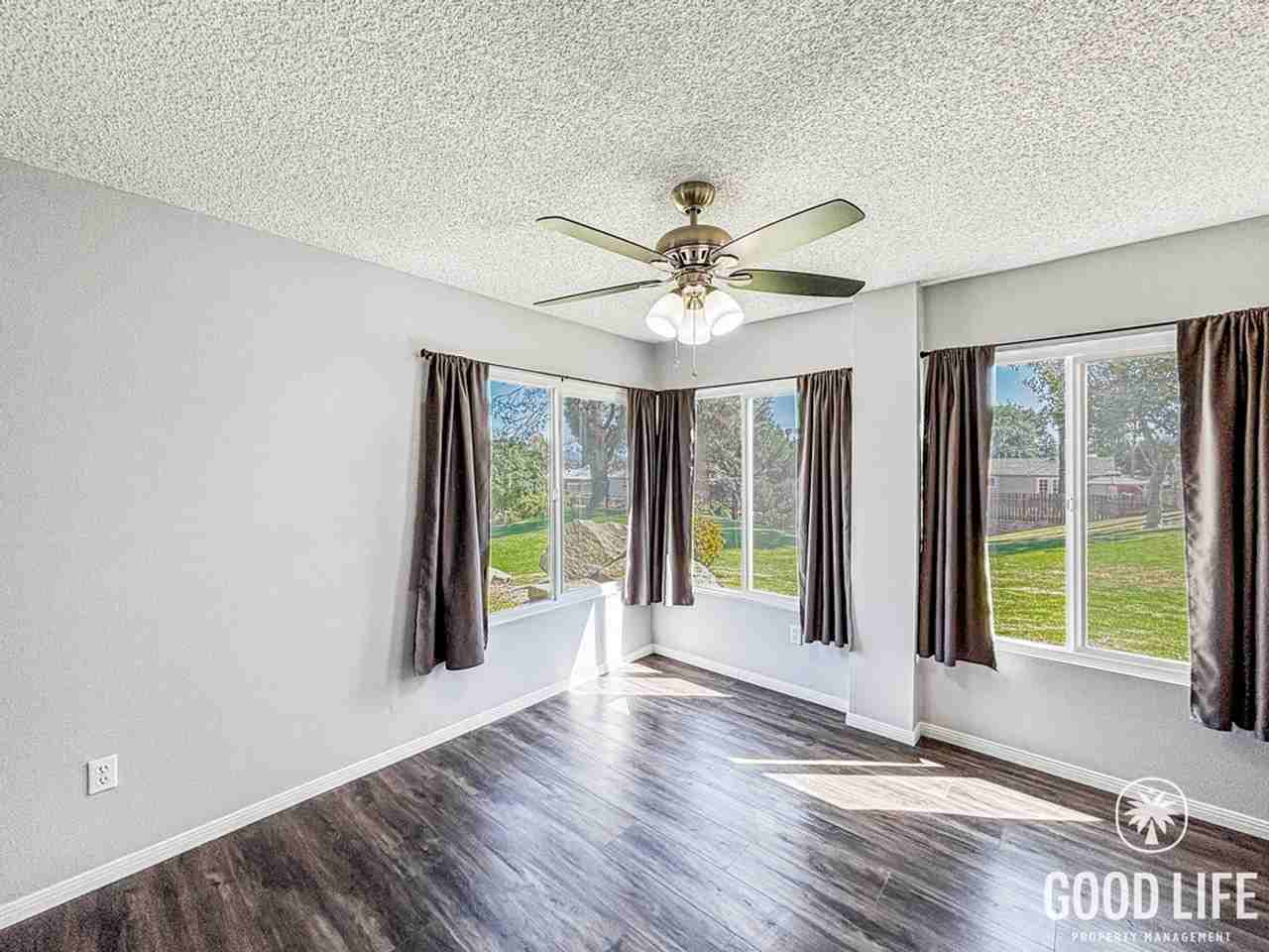 1435 Robin Ln - Photo 4 of 35