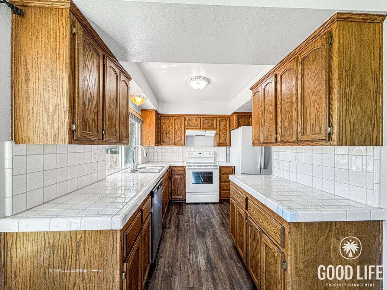 1435 Robin Ln - Photo 7 of 35