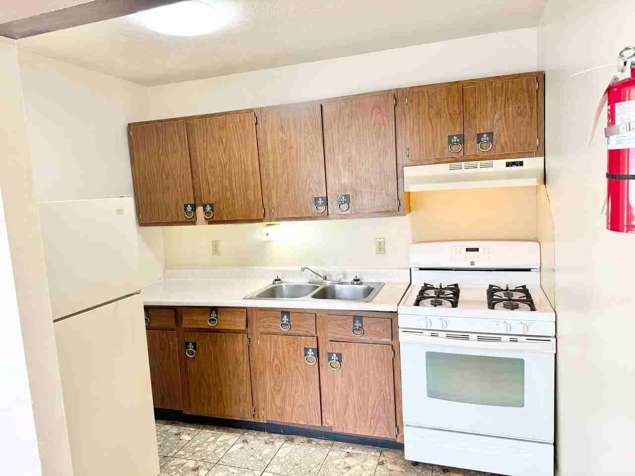 320 General Marshall St NE - Photo 4 of 7