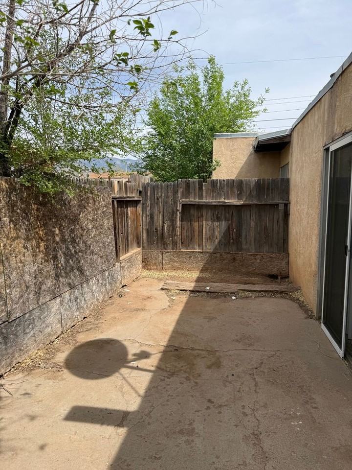 320 General Marshall St NE - Photo 6 of 7