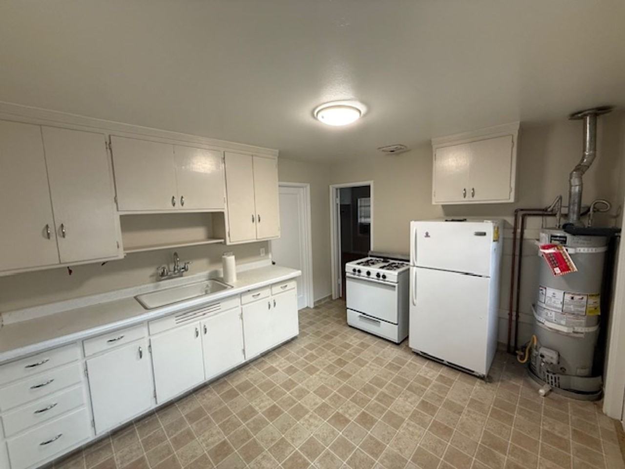 1461 5th St - Photo 4 of 9