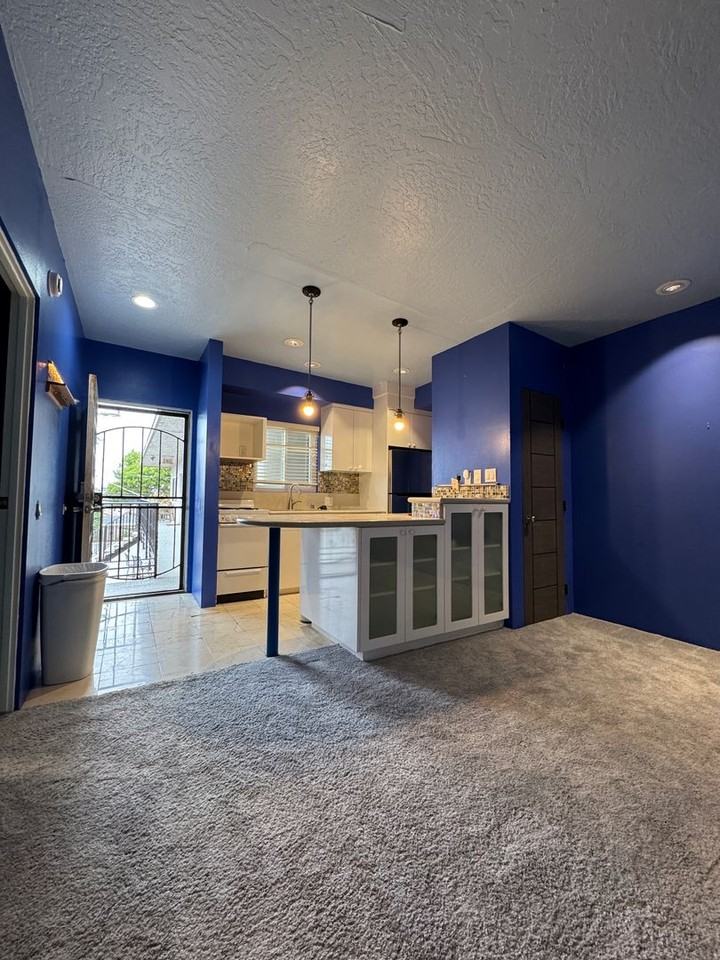 445 Washington Blvd #8 - Photo 3 of 15