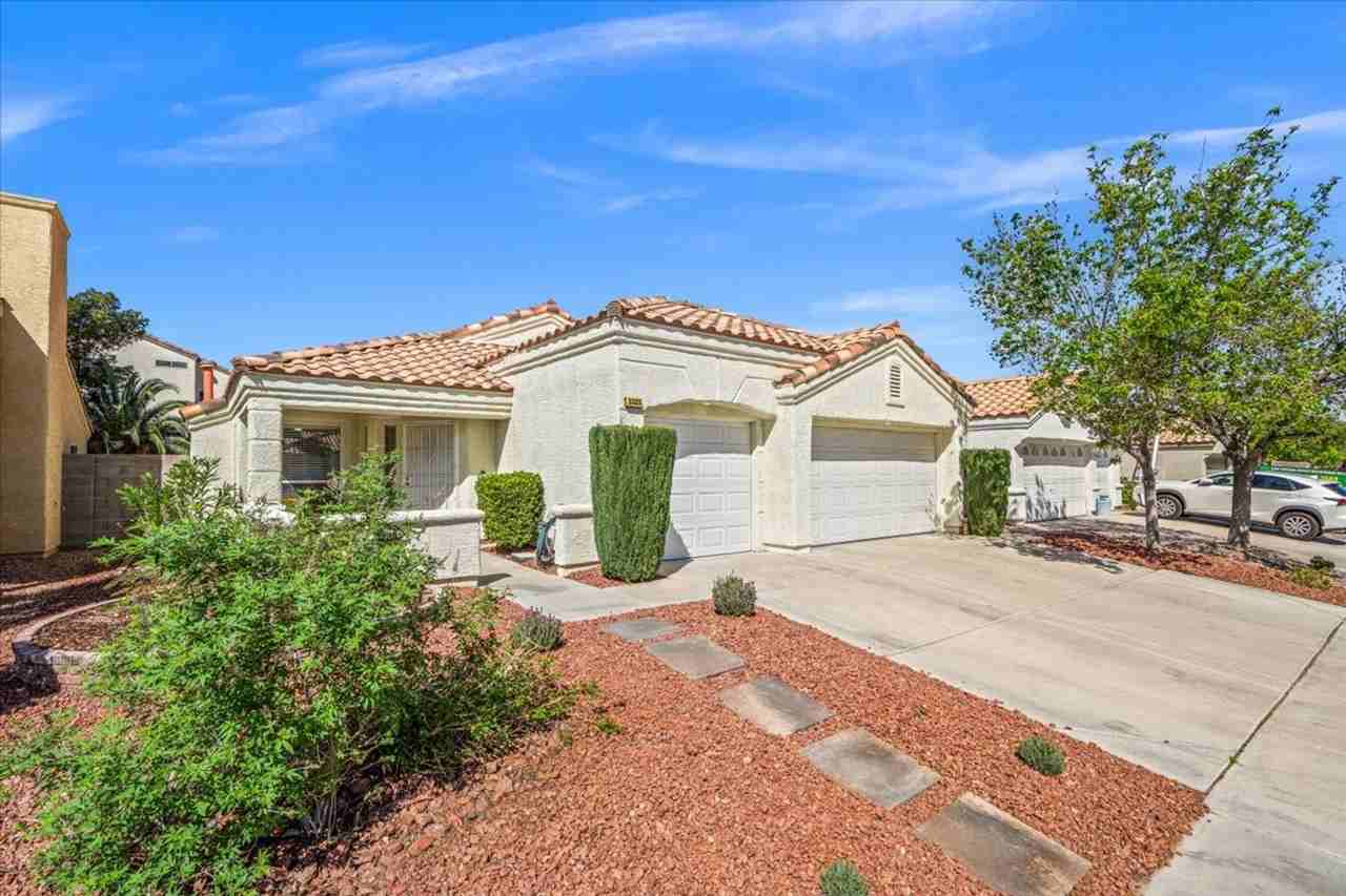 3325 Indian Moon Dr - Photo 2 of 27