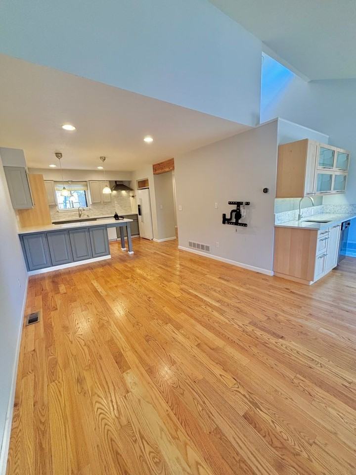 1005 Homestake Dr - Photo 3 of 31