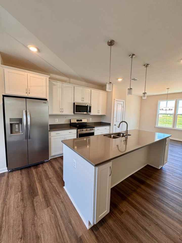 108 Scarlet Maple Ln - Photo 3 of 13