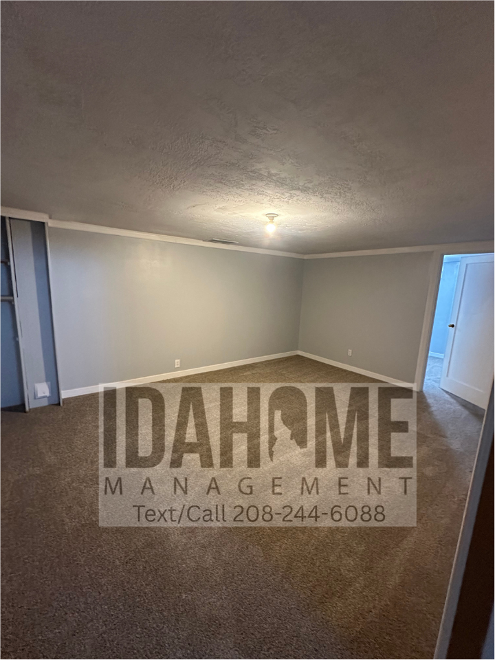 552 Euclid Ave - Photo 4 of 22