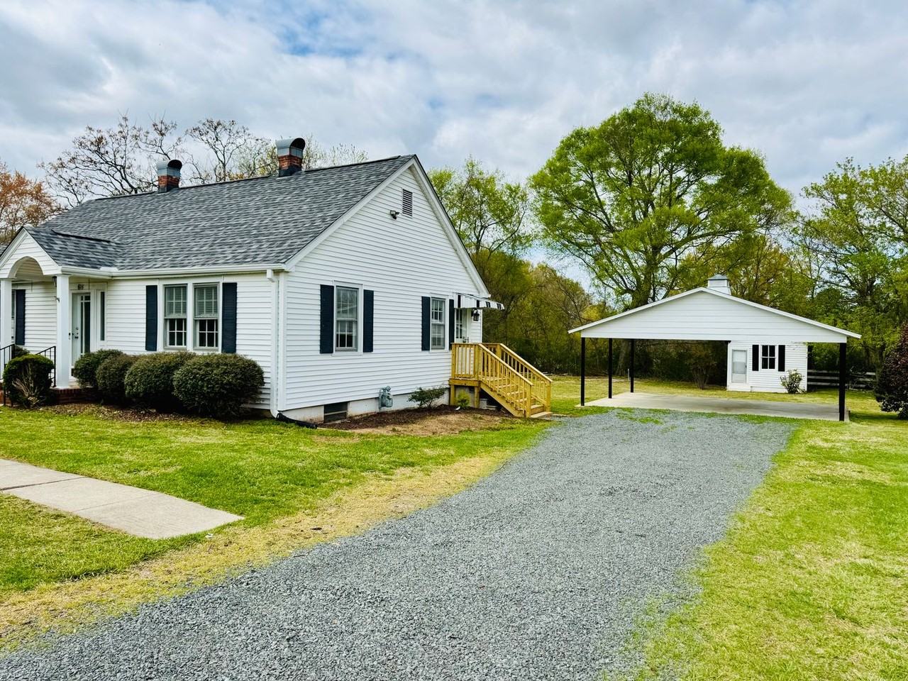 616 Roxboro Rd - Photo 2 of 13