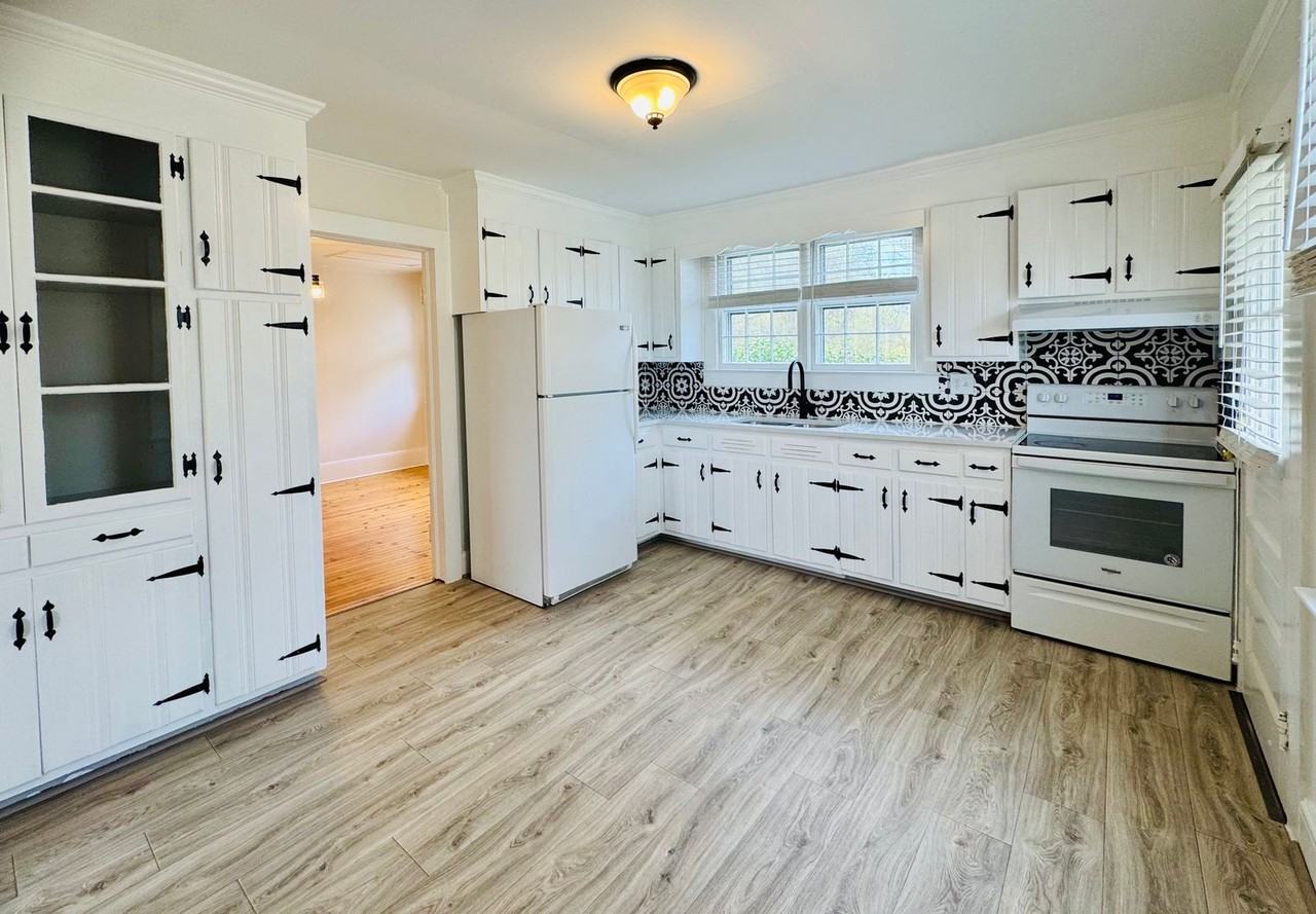 616 Roxboro Rd - Photo 4 of 13