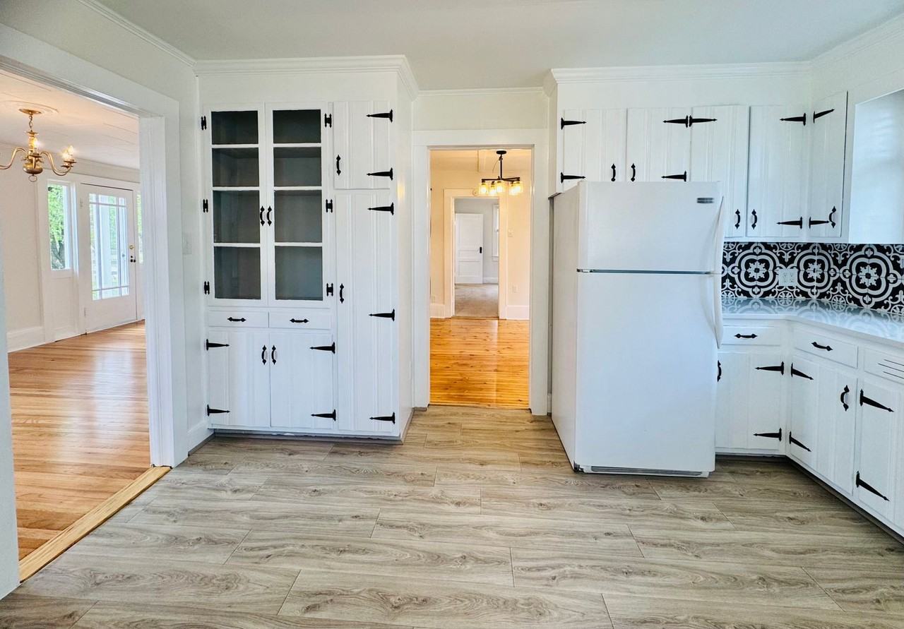 616 Roxboro Rd - Photo 6 of 13