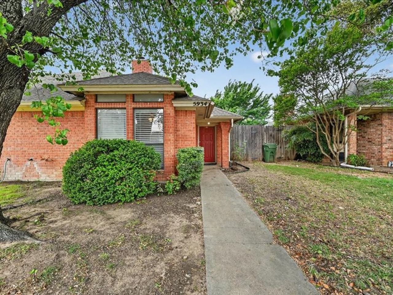 5934 Royal Club Dr - Photo 2 of 19