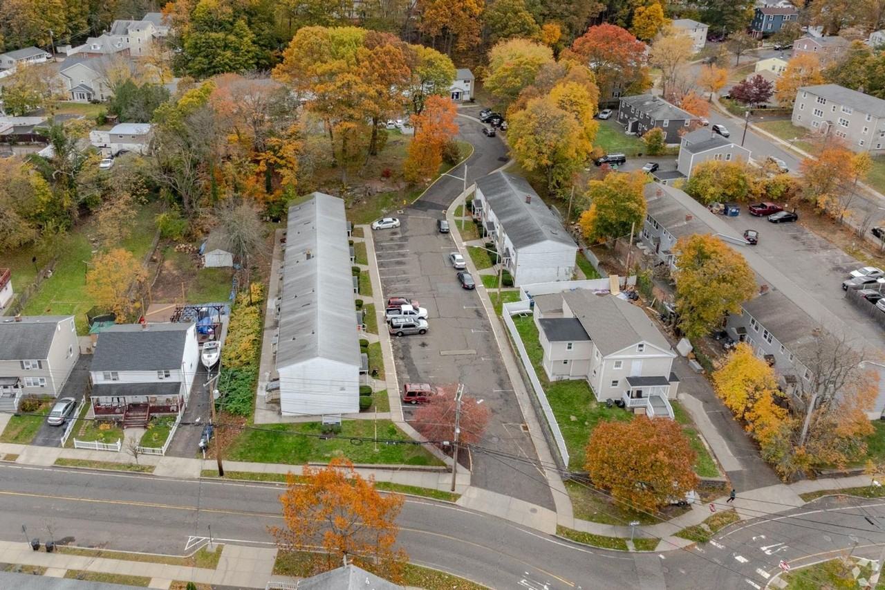 Georgetown Apartments - Photo 2 of 6