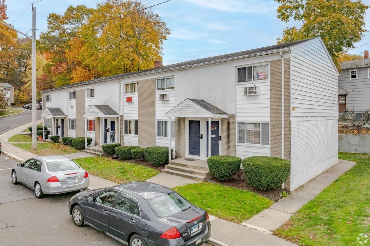 Georgetown Apartments - Photo 3 of 6