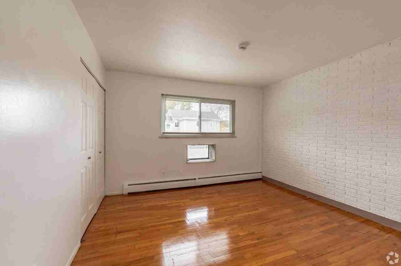 Georgetown Apartments - Photo 5 of 6