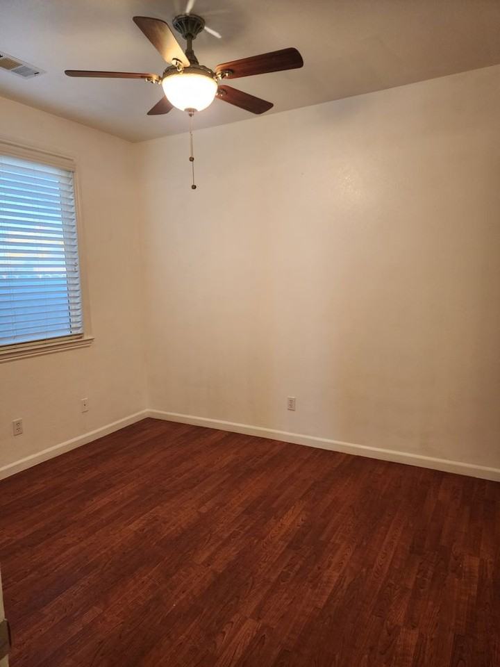 3017 Queens Gate Ct - Photo 5 of 50