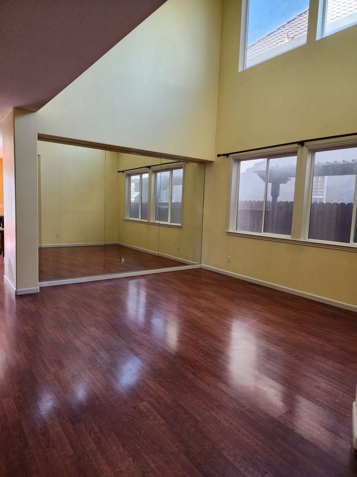 3017 Queens Gate Ct - Photo 7 of 50