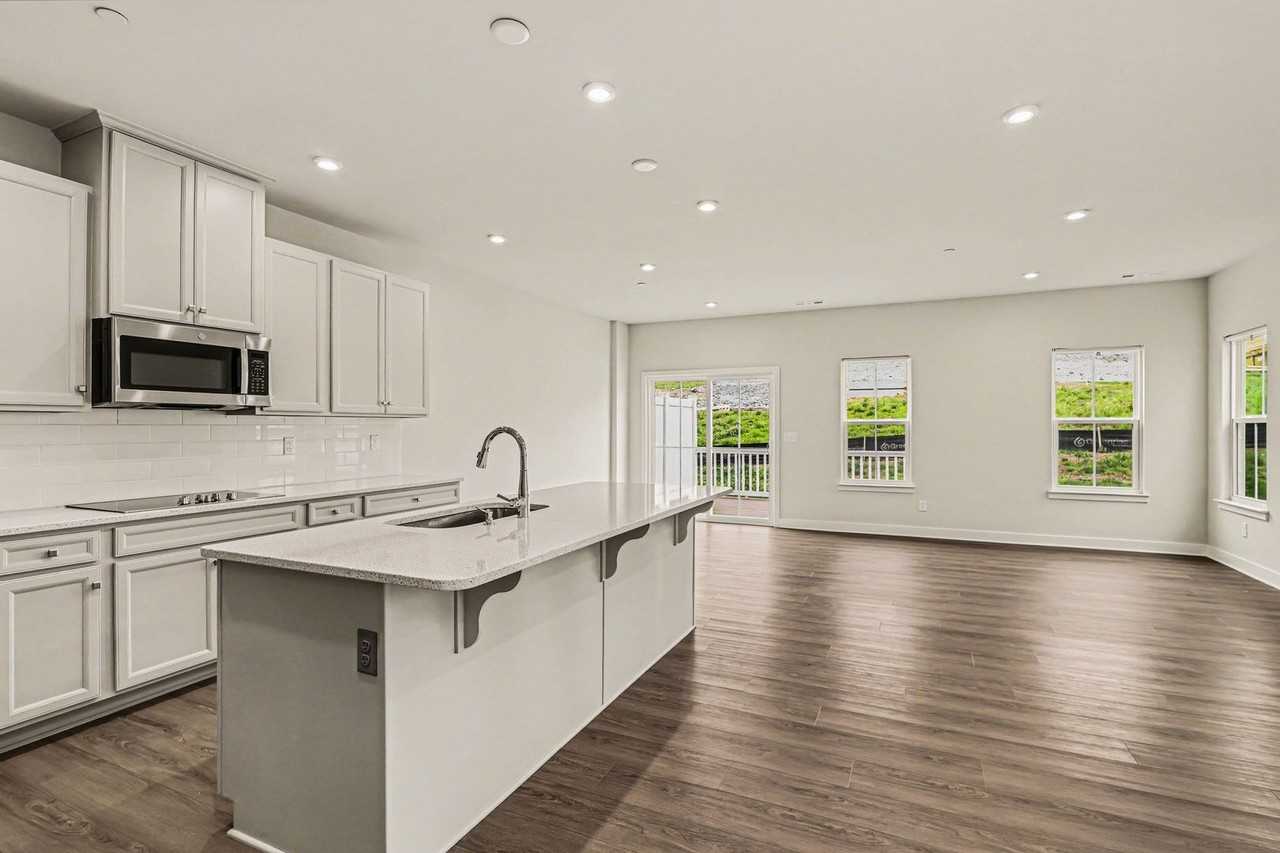 1049 Mountain View Dr - Photo 2 of 24