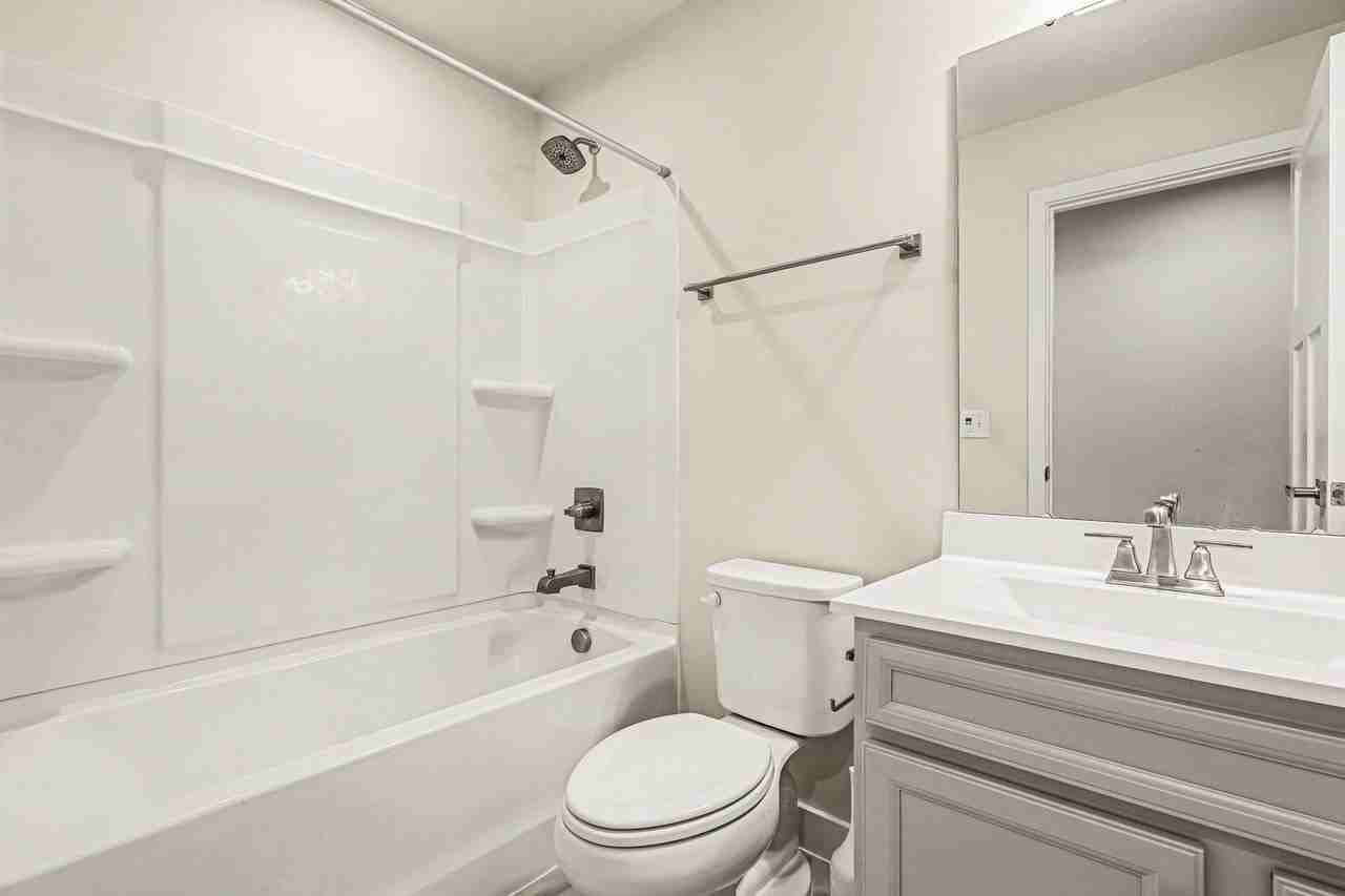 1049 Mountain View Dr - Photo 3 of 24