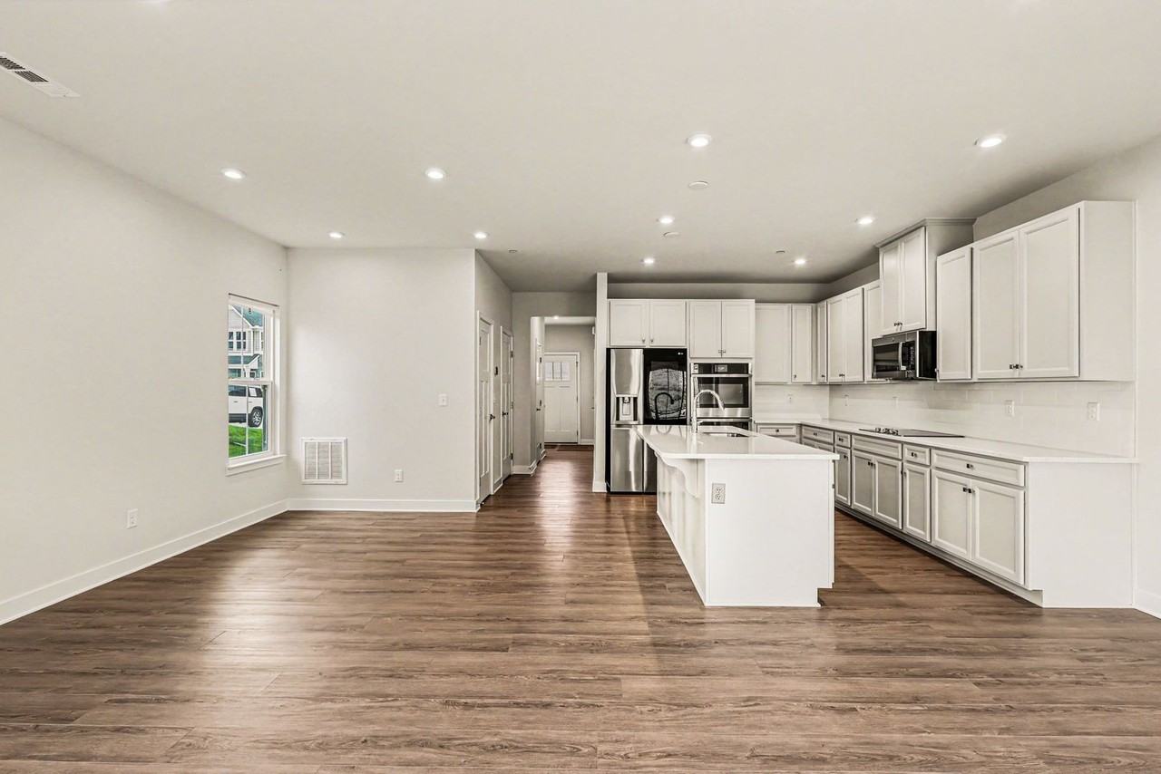 1049 Mountain View Dr - Photo 5 of 24