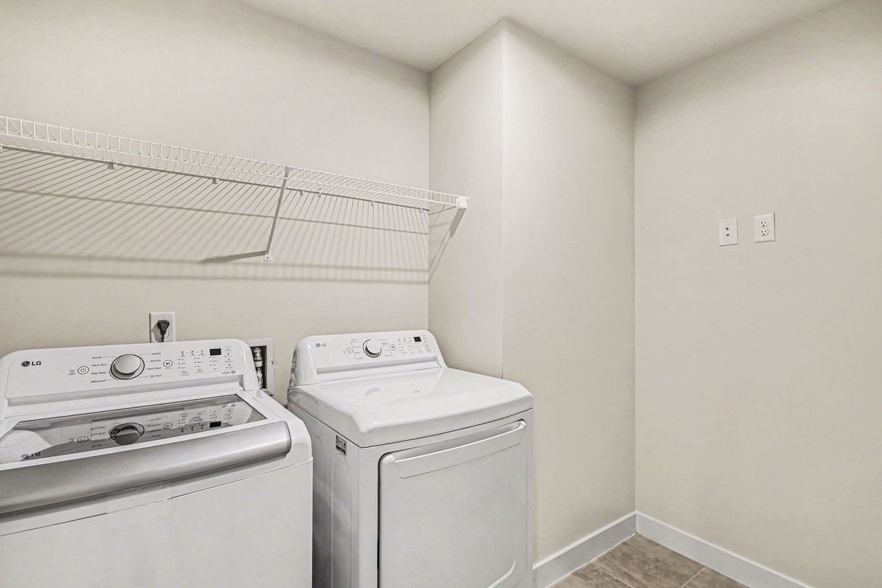 1049 Mountain View Dr - Photo 7 of 24