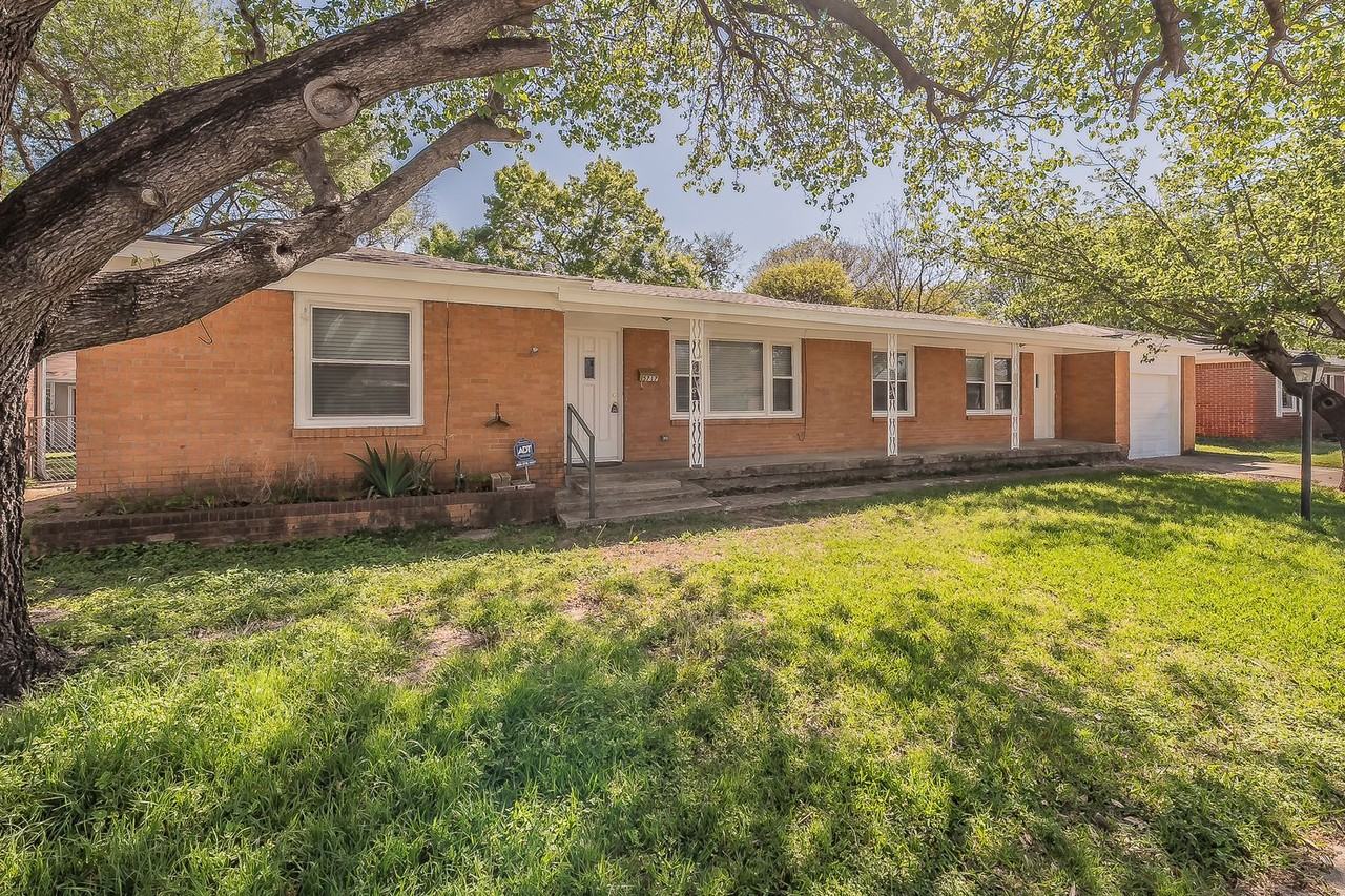 5717 Aton Ave - Photo 3 of 36