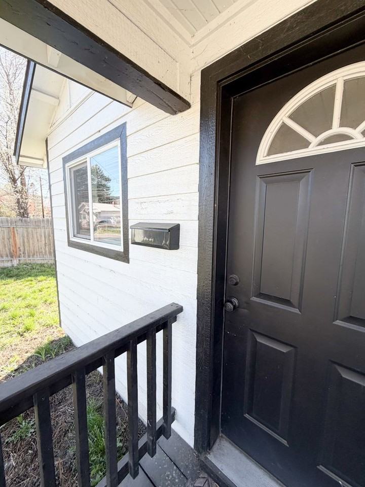 2432 Orchard Ave - Photo 3 of 34