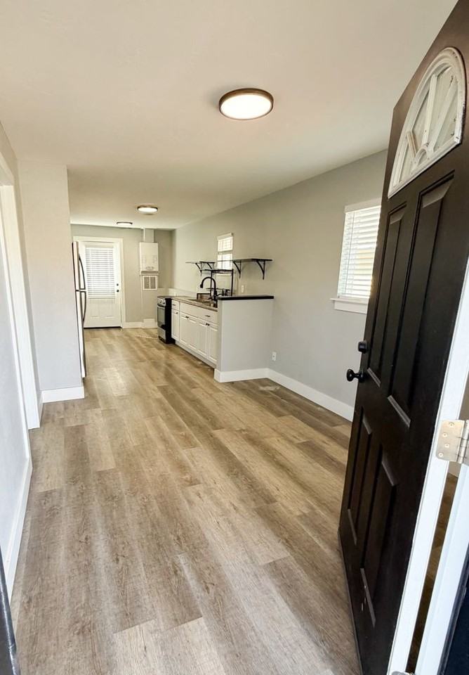 2432 Orchard Ave - Photo 4 of 34