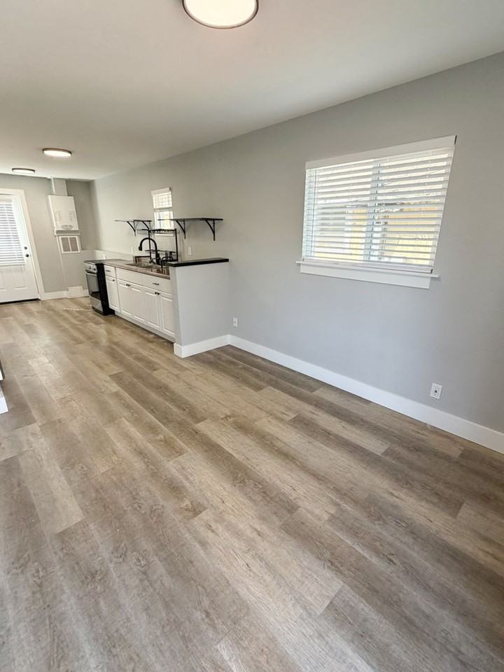 2432 Orchard Ave - Photo 5 of 34