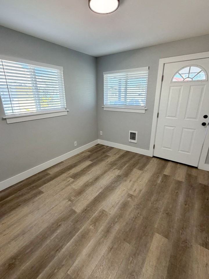 2432 Orchard Ave - Photo 6 of 34