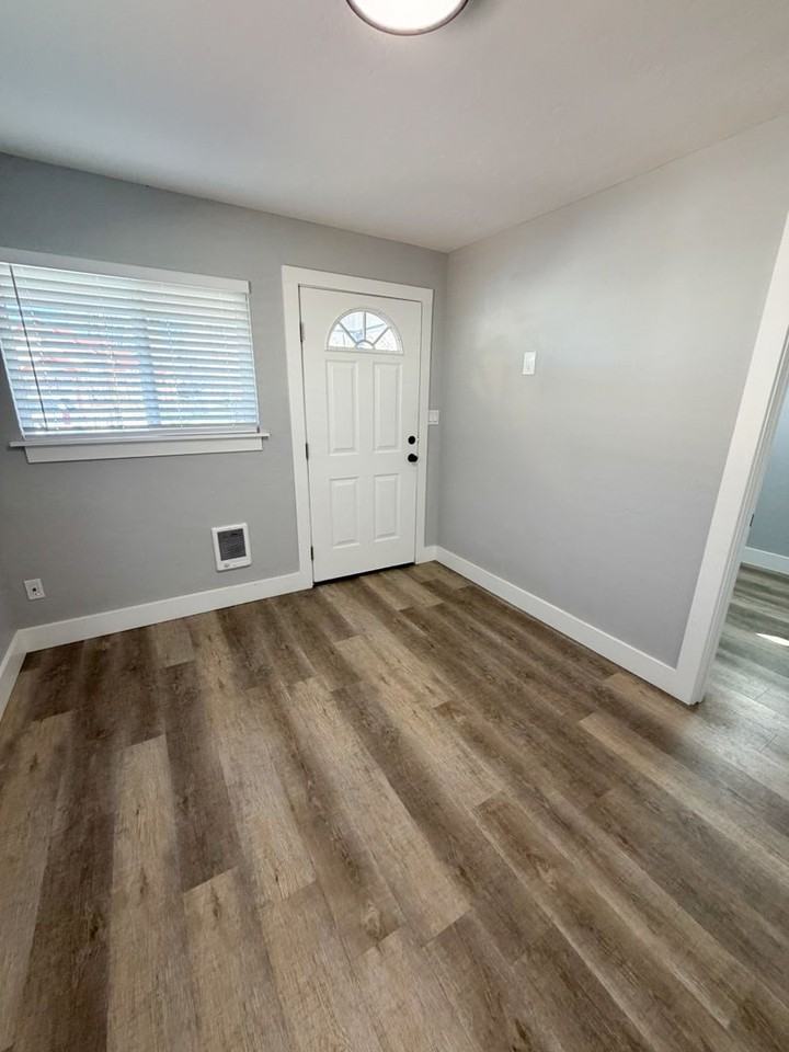 2432 Orchard Ave - Photo 7 of 34