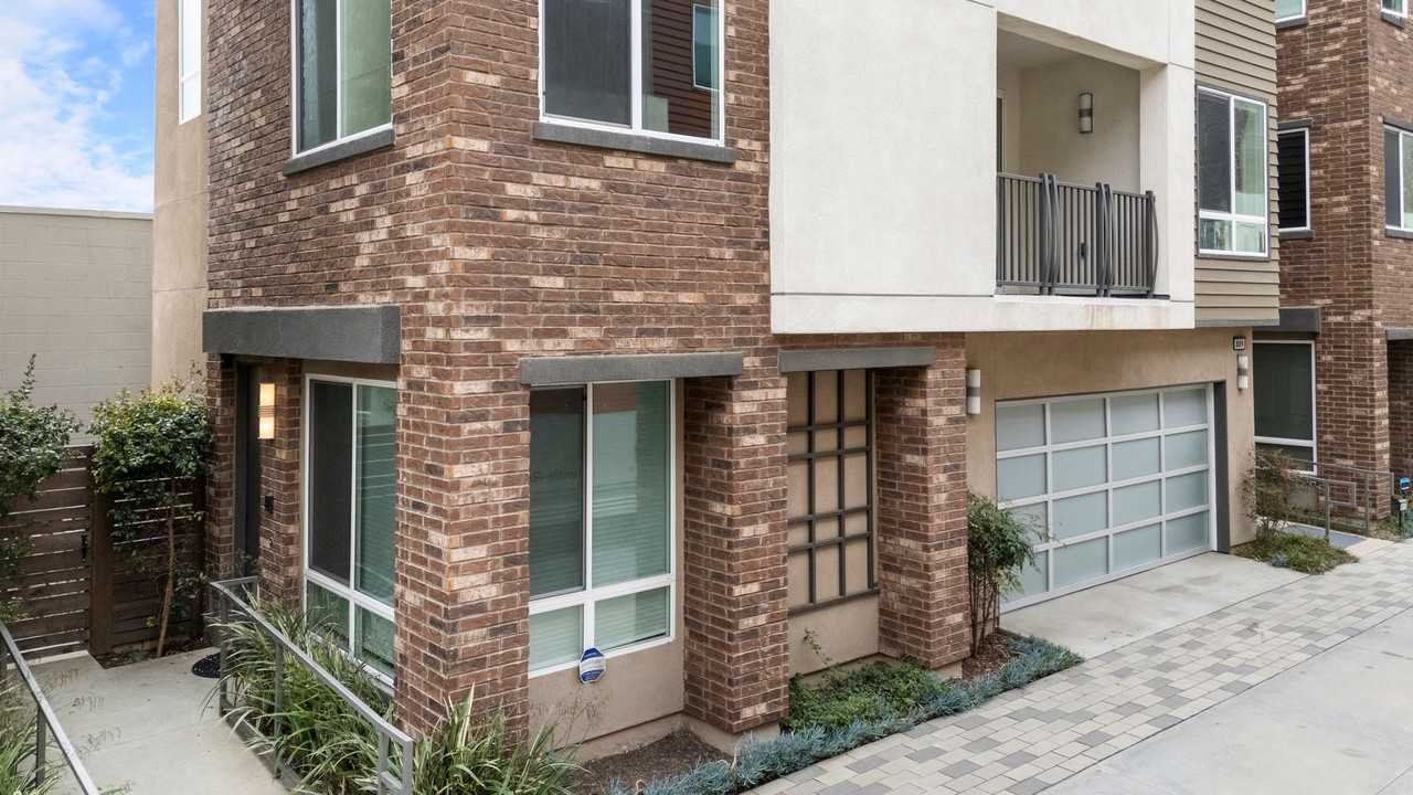 809 Brickyard Ln - Photo 4 of 40