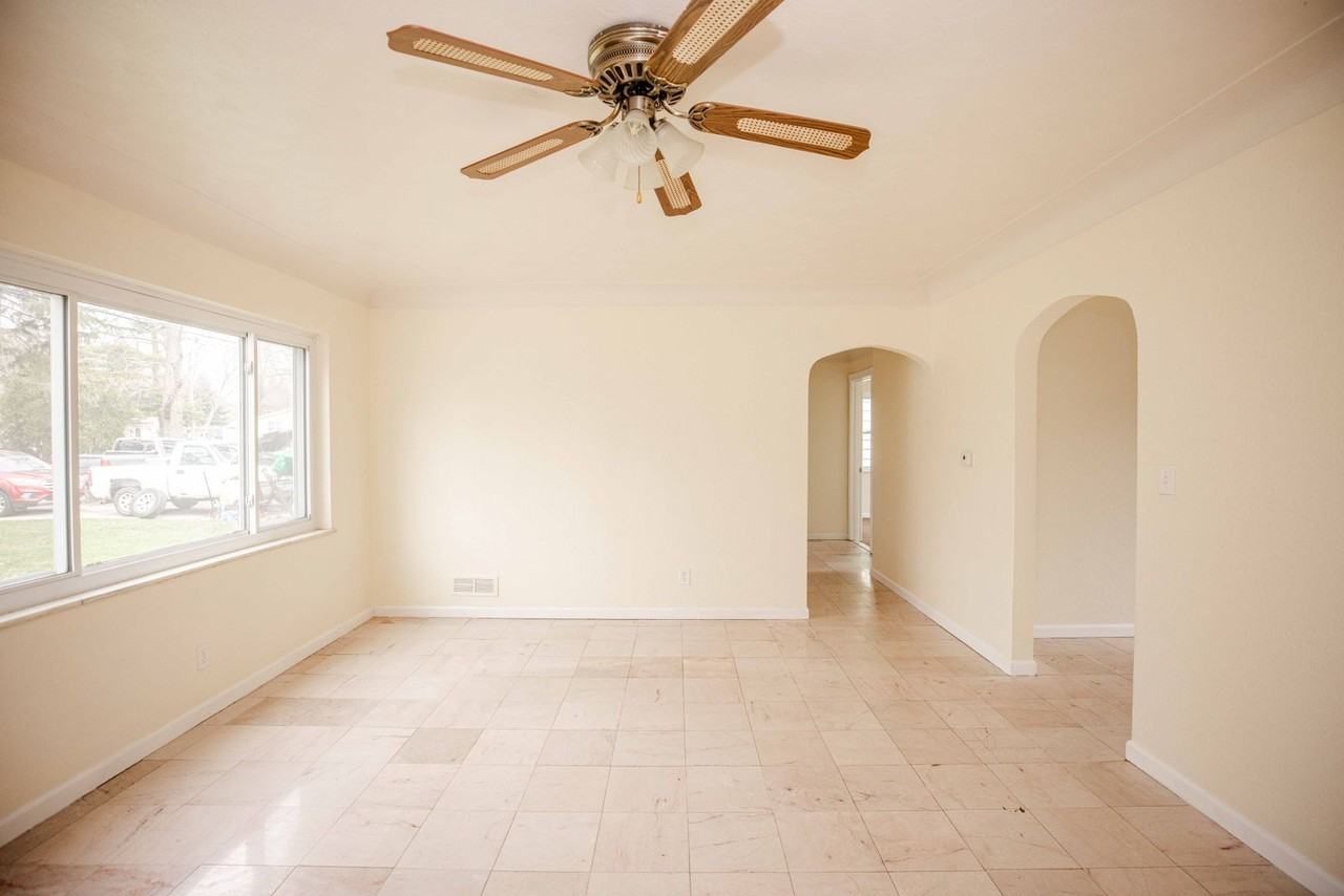 5848 Meteor Ave - Photo 4 of 17