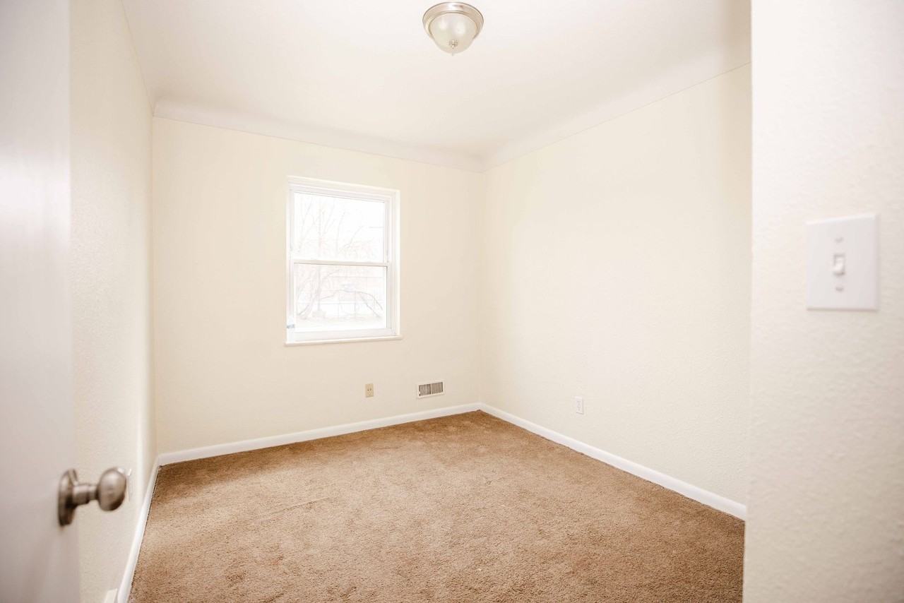 5848 Meteor Ave - Photo 7 of 17