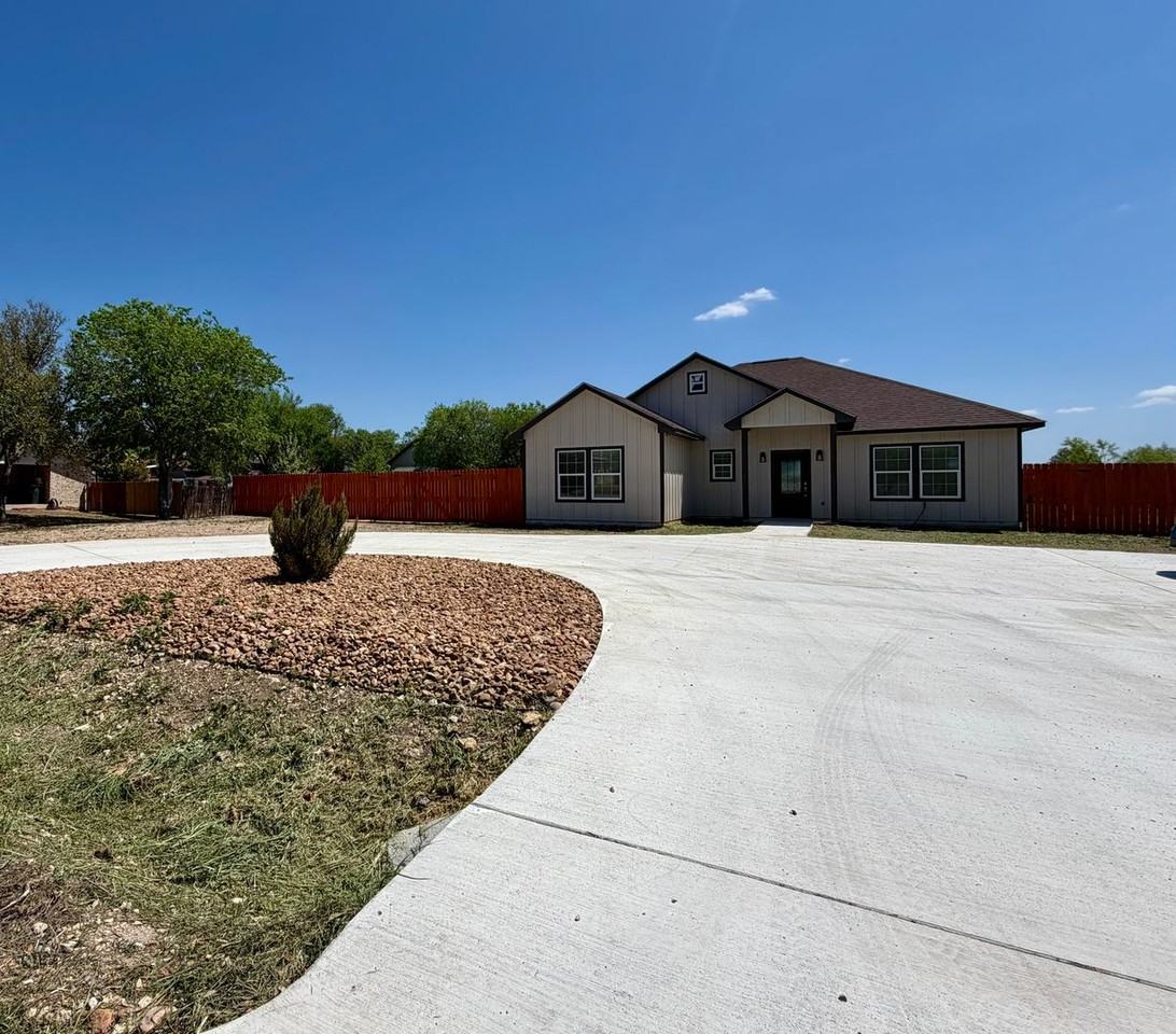 616 River Hills Dr - Photo 2 of 18