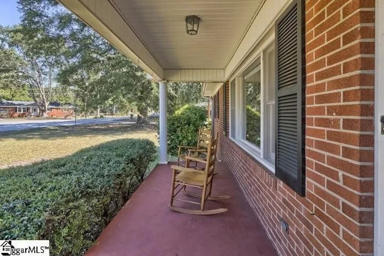 414 Mapleton Dr - Photo 3 of 30