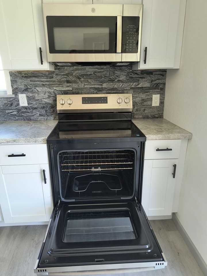 1000 N G St - Photo 3 of 20