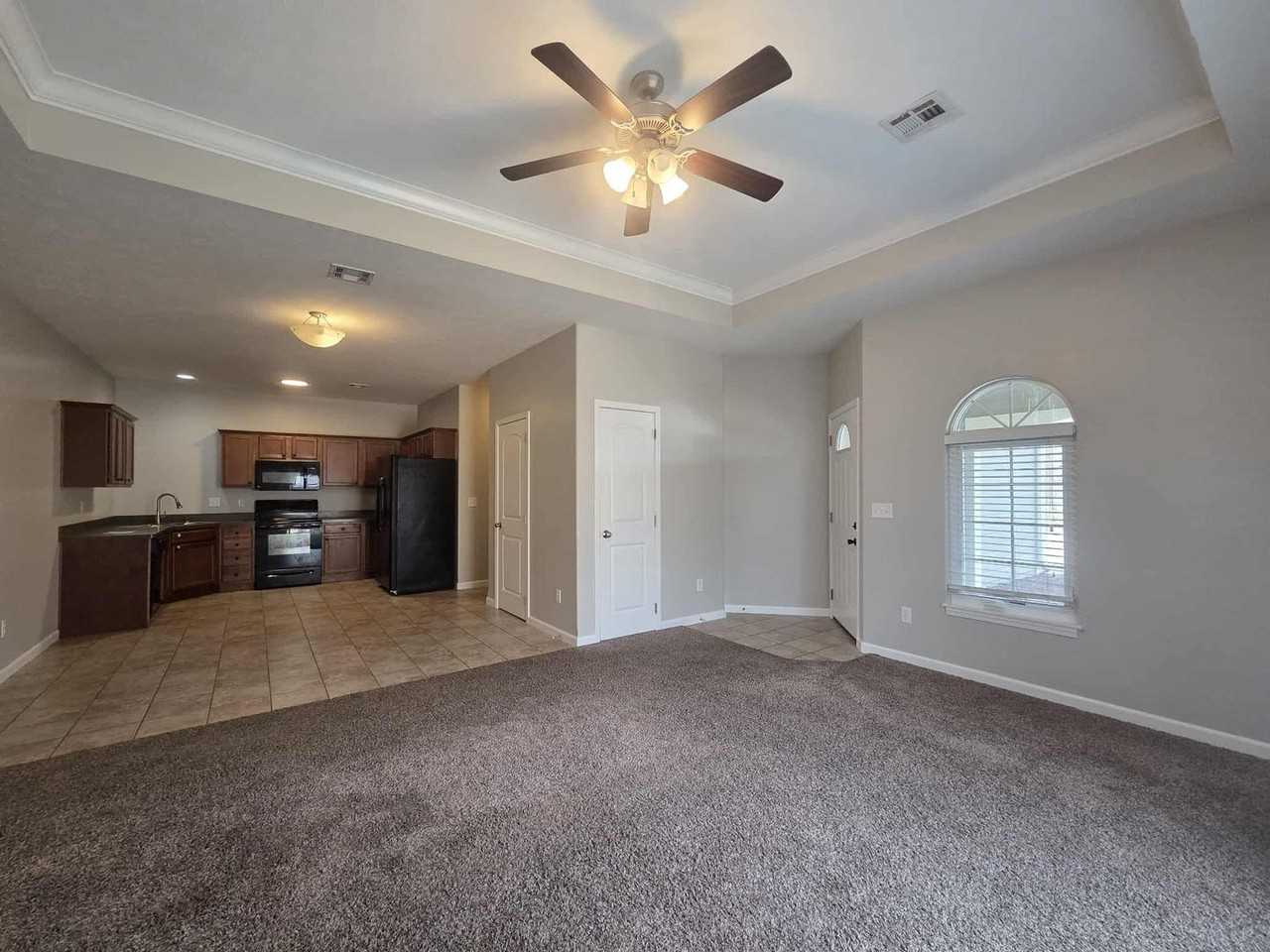 404 Michaels Ct - Photo 7 of 29